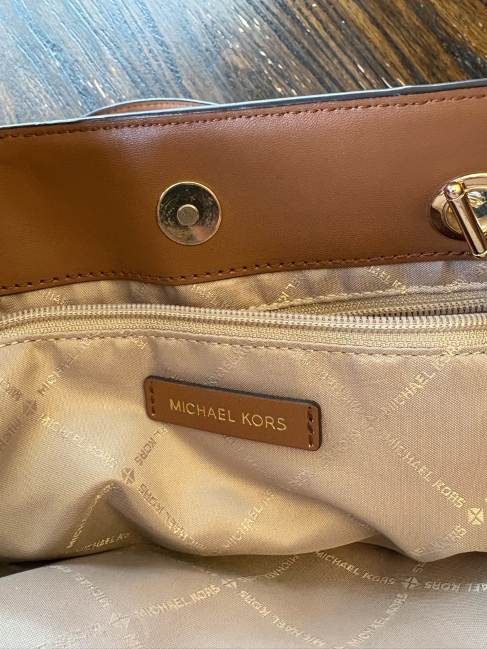Michael Kors Signature Chain Tote in Vanilla and Brown with Gold Hardware - Picture 2 of 4